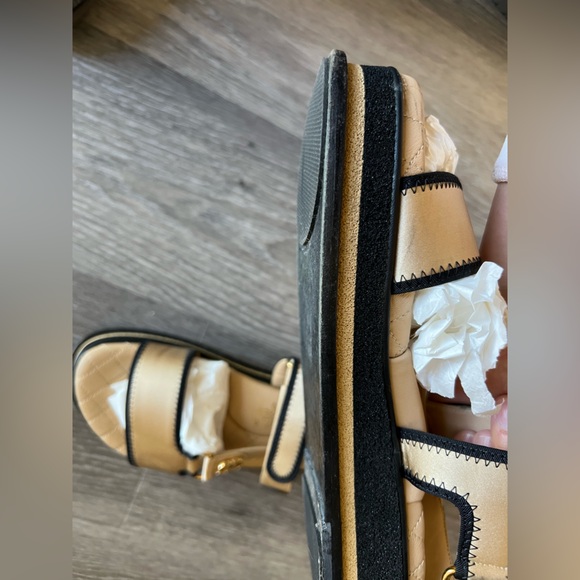 ✨CHANEL 100%Authentic  Beige and Black Quilted Sandals - Picture 7 of 15